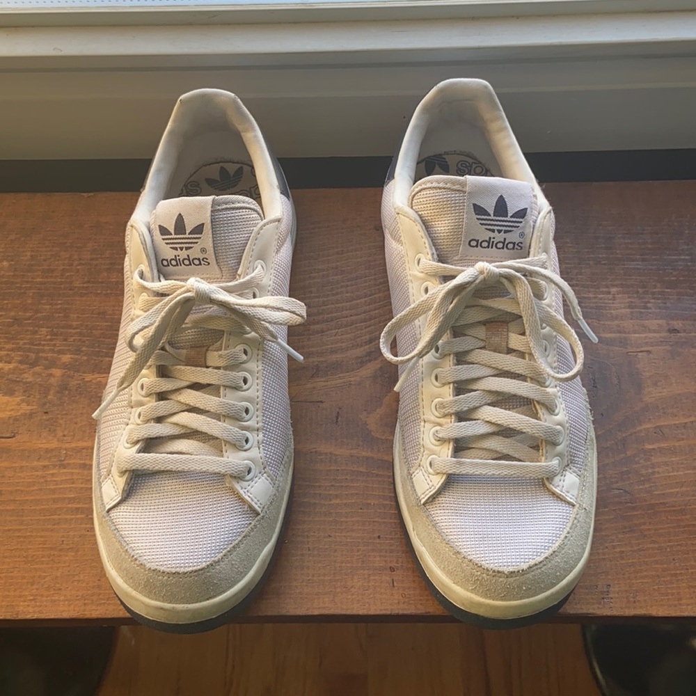 Rod Laver Adidas US Men’s 6 1/2 (fit womens 7/12-8)